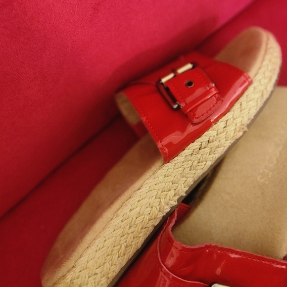 Red Slides - Picture 2 of 3